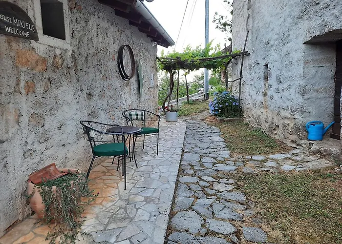 House Mikleus בית נופש לובראן