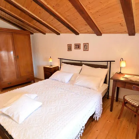 House Mikleus * 洛夫兰